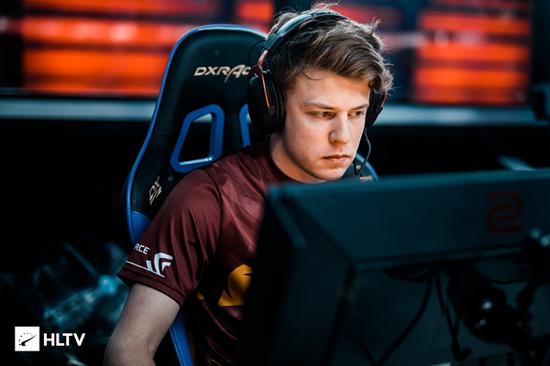 T1官方：已获电竞世界杯参赛邀请，队伍内部正在商议是否参加