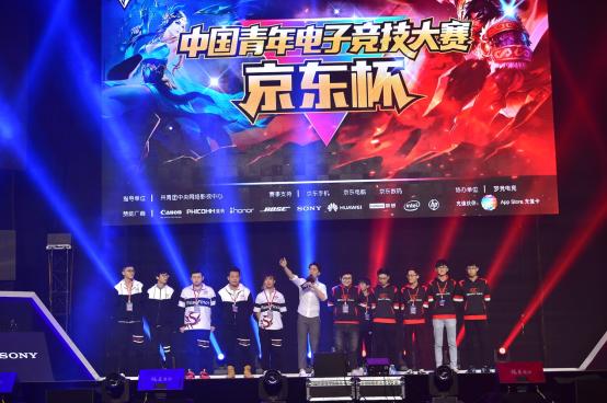 G2和 Spirit 在StarLadder布达佩斯Major 2025第三阶段以两场胜利结束了这一天