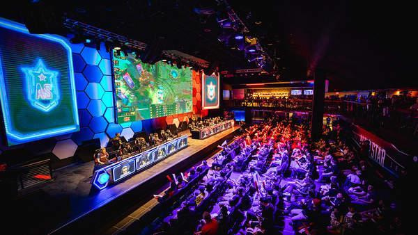 德州扑克高手很少走到河牌（德州扑克高手常在转牌前就分出胜负）