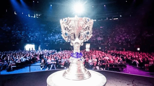 LNG Esports 多人游戏处于低迷状态，SeTab Victor 在团战中贡献了爆炸性的 AOE 伤害， ThunderTalk Gaming 取得了赛点