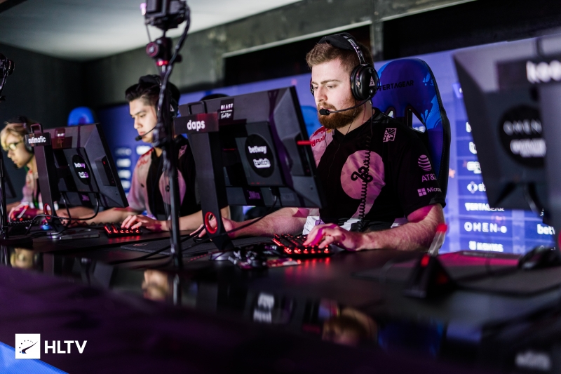 2025LPL年度最佳阵容：Xiaohu、jiejie、Scout、Viper、Meiko