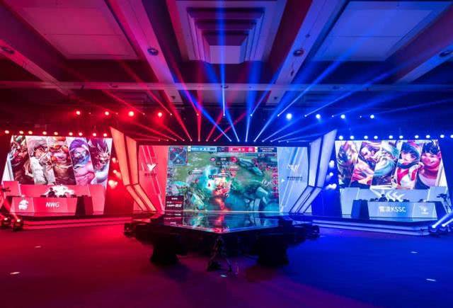 Weibo Gaming vs LNG预热海报：谁会赢下比赛，晋级败决？我们赛场见！