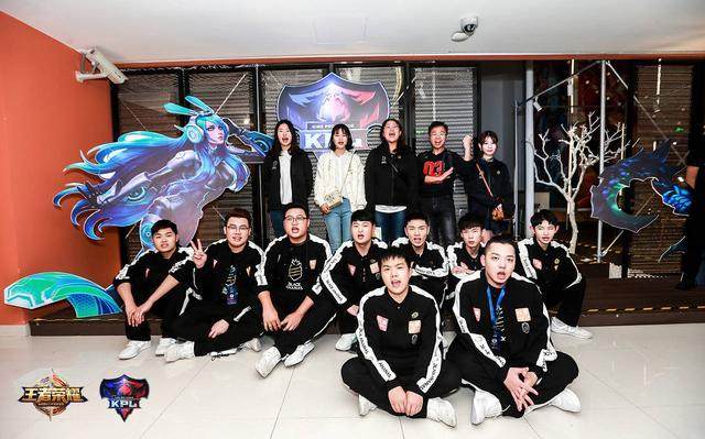 美图特别版：EDG发布全明星颁奖典礼图集